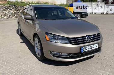 Седан Volkswagen Passat 2014 в Ровно