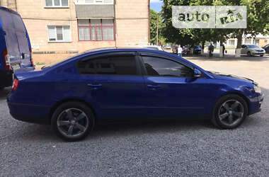 Седан Volkswagen Passat 2009 в Волочиську