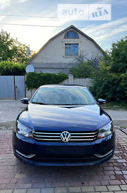 Седан Volkswagen Passat 2014 в Львові