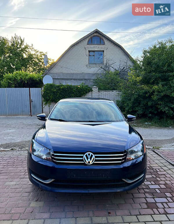 Седан Volkswagen Passat 2014 в Львові