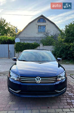 Седан Volkswagen Passat 2014 в Львові