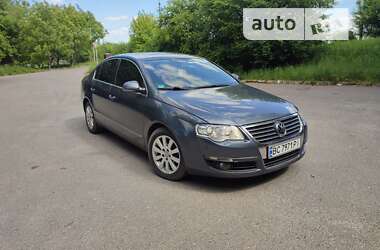 Седан Volkswagen Passat 2009 в Жовкве