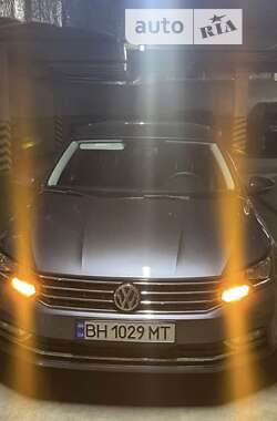 Седан Volkswagen Passat 2016 в Ужгороді