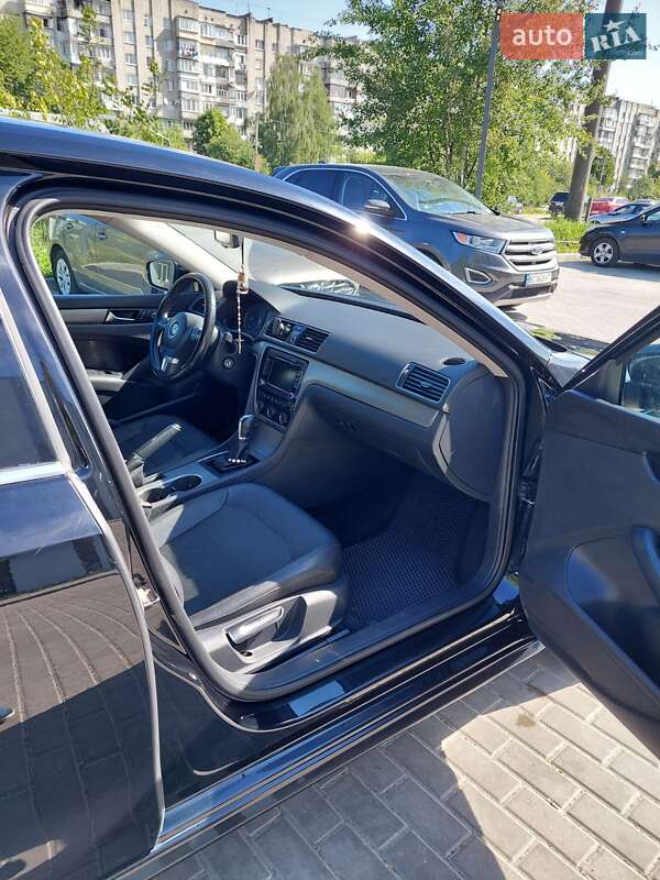Седан Volkswagen Passat 2013 в Львове