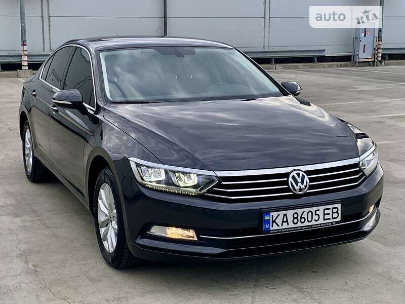 Седан Volkswagen Passat 2018 в Киеве