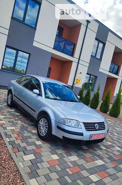 Седан Volkswagen Passat 2000 в Луцке