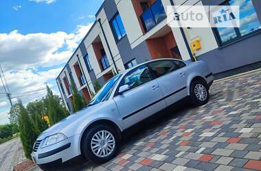 Седан Volkswagen Passat 2000 в Луцке