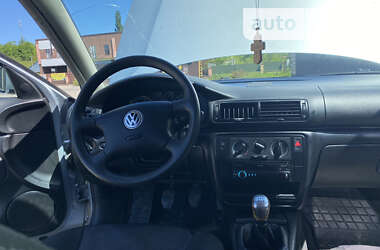 Седан Volkswagen Passat 2003 в Сваляве