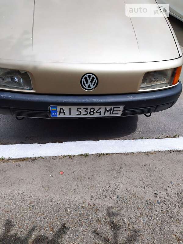 Седан Volkswagen Passat 1990 в Мироновке