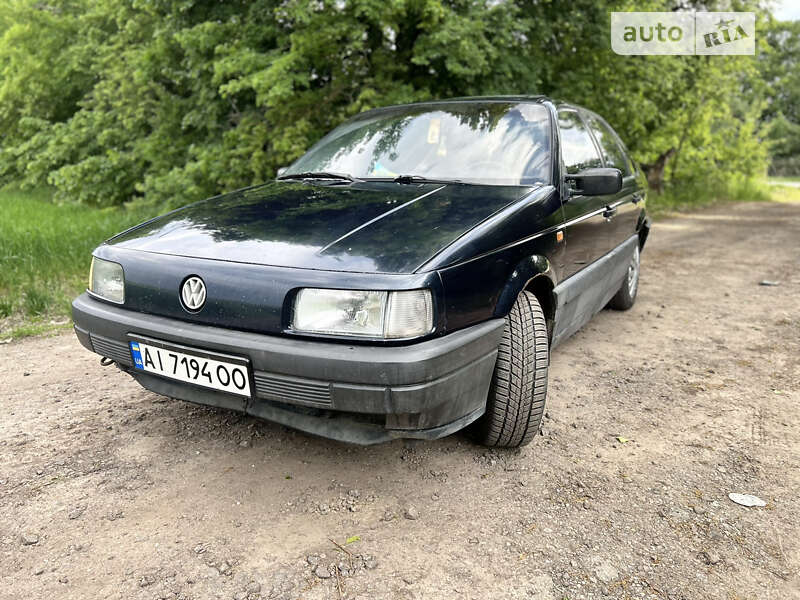 Седан Volkswagen Passat 1993 в Мироновке