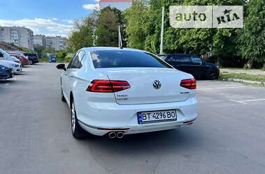 Седан Volkswagen Passat 2015 в Виннице