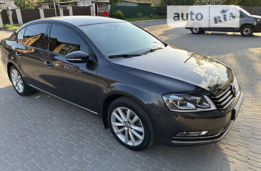 Седан Volkswagen Passat 2011 в Киеве