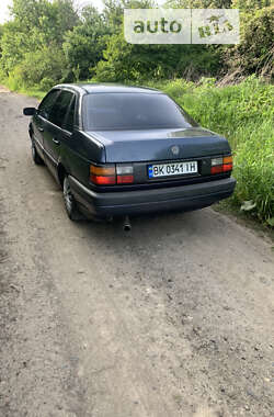 Седан Volkswagen Passat 1988 в Ровно