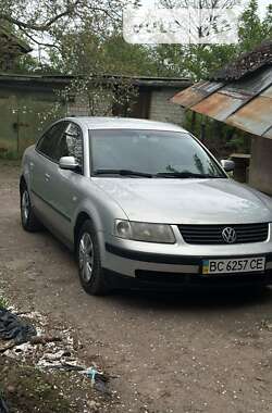 Седан Volkswagen Passat 2000 в Бориславе