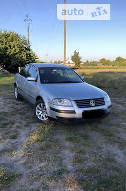 Седан Volkswagen Passat 2002 в Луцке