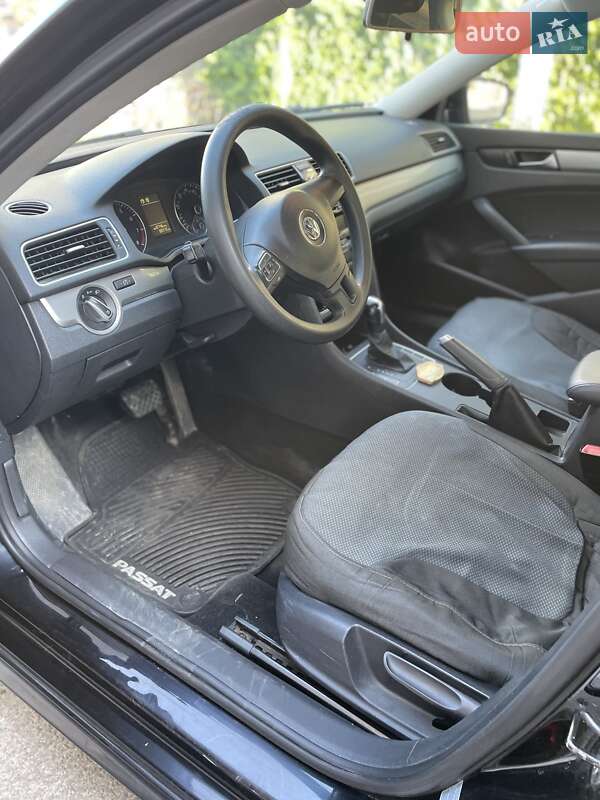 Седан Volkswagen Passat 2014 в Львове