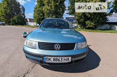 Седан Volkswagen Passat 1998 в Ровно