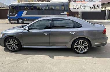 Седан Volkswagen Passat 2018 в Киеве