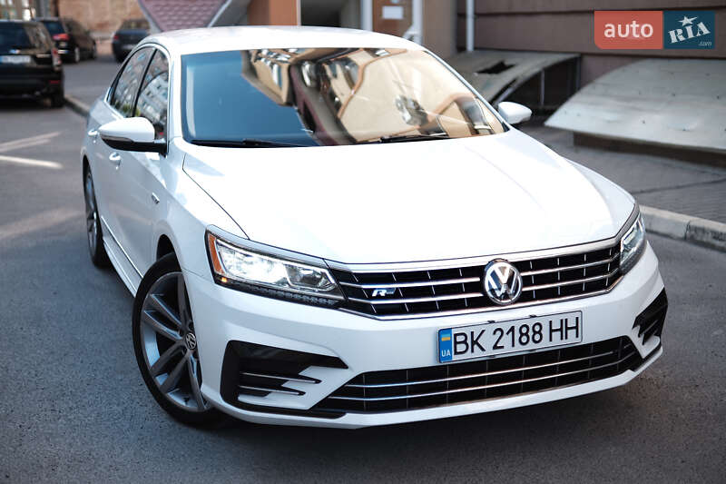 Седан Volkswagen Passat 2016 в Ровно