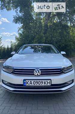 Седан Volkswagen Passat 2018 в Киеве