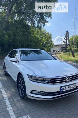 Седан Volkswagen Passat 2018 в Киеве