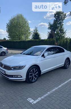 Седан Volkswagen Passat 2018 в Киеве