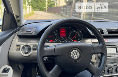 Седан Volkswagen Passat 2005 в Надвірній