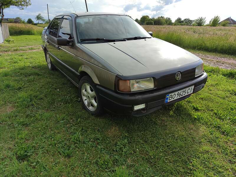 Седан Volkswagen Passat 1993 в Коломые