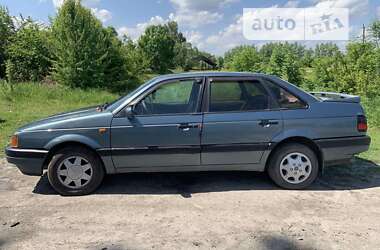 Седан Volkswagen Passat 1988 в Бродах