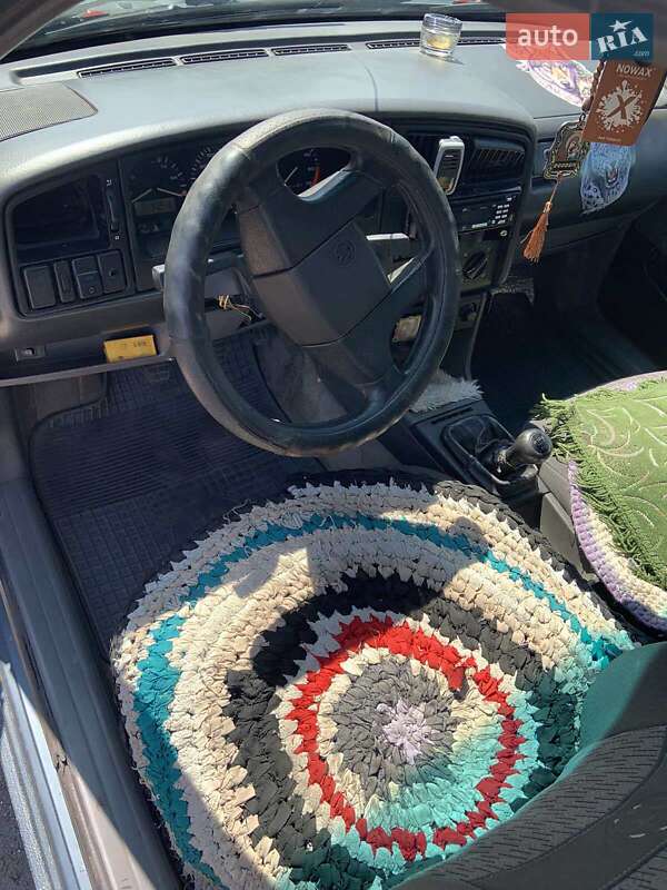 Седан Volkswagen Passat 1988 в Бродах