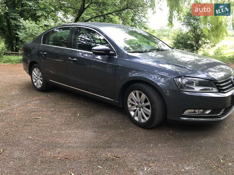 Седан Volkswagen Passat 2011 в Сокале