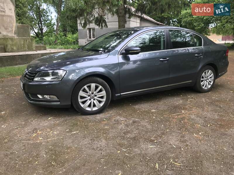 Седан Volkswagen Passat 2011 в Сокале