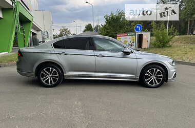 Седан Volkswagen Passat 2018 в Киеве