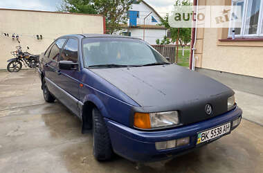 Седан Volkswagen Passat 1992 в Березному