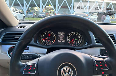 Седан Volkswagen Passat 2012 в Хмельницком