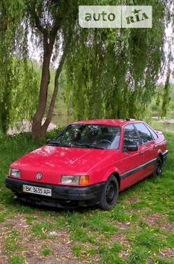 Седан Volkswagen Passat 1989 в Ровно