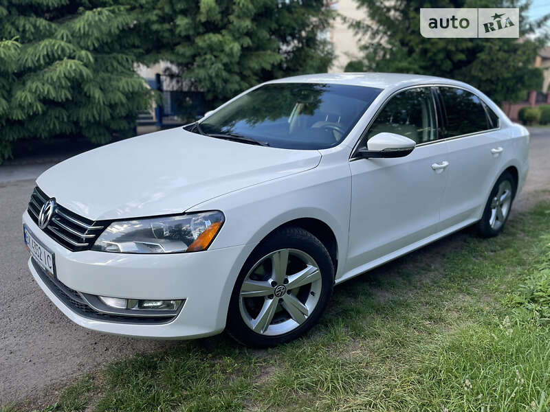 Седан Volkswagen Passat 2015 в Ровно