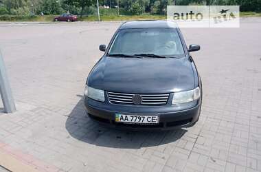 Седан Volkswagen Passat 2000 в Києві