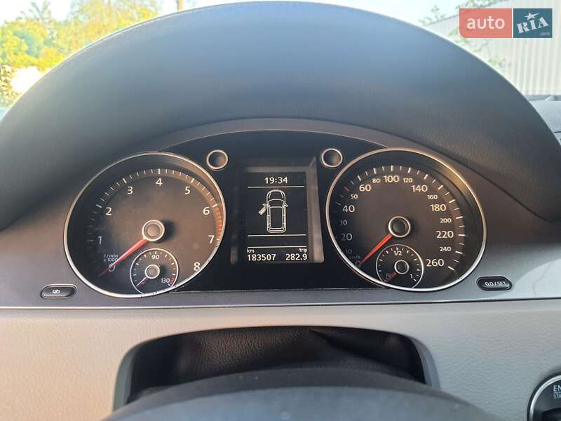 Универсал Volkswagen Passat 2010 в Ивано-Франковске