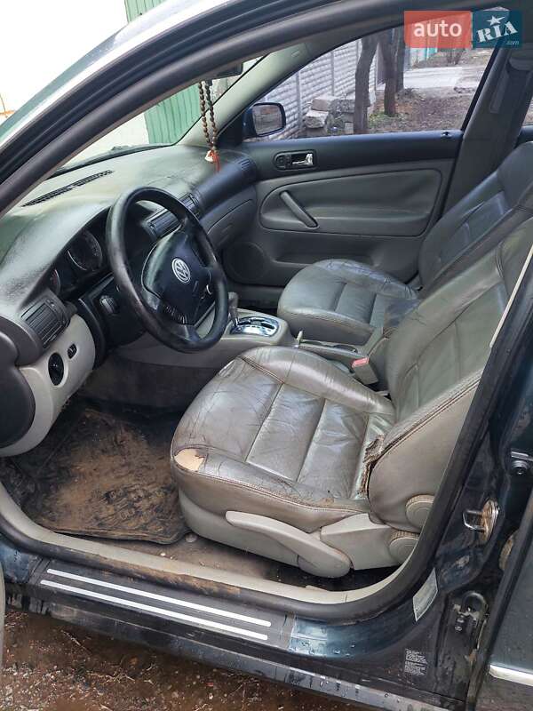 Седан Volkswagen Passat 2003 в Харкові