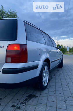 Универсал Volkswagen Passat 1998 в Долине