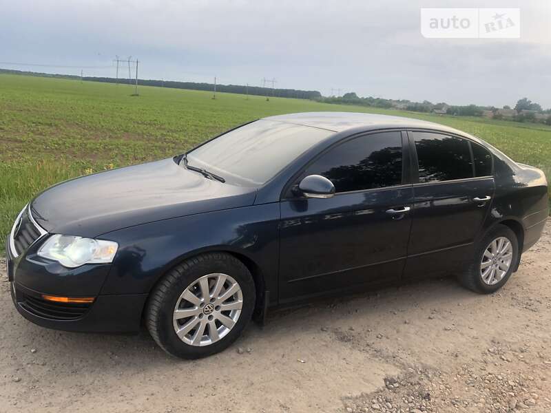 Седан Volkswagen Passat 2005 в Монастырище