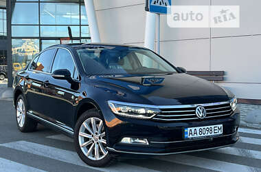 Седан Volkswagen Passat 2017 в Киеве