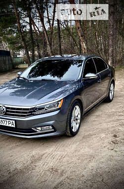 Седан Volkswagen Passat 2017 в Киеве