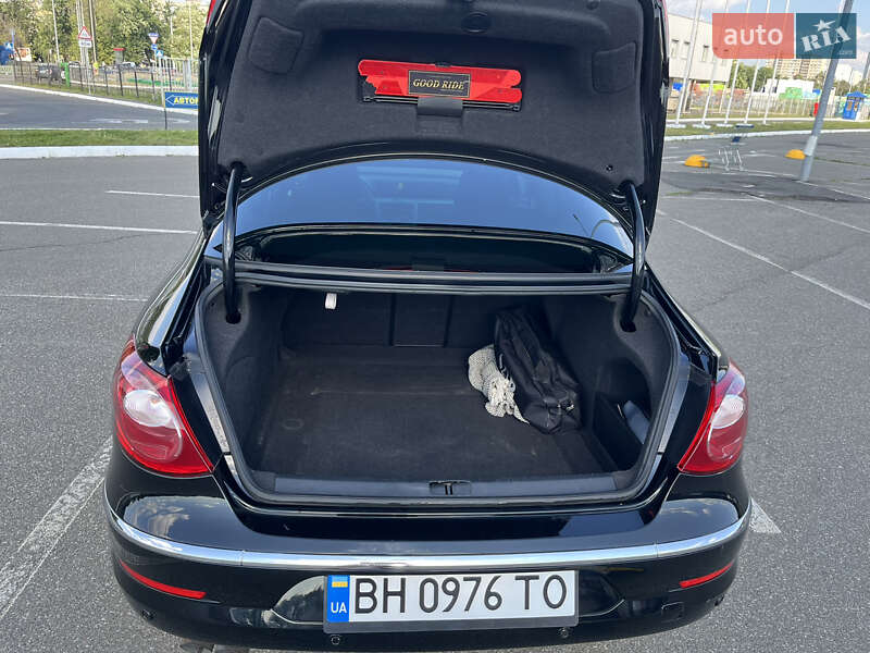 Седан Volkswagen Passat 2010 в Києві