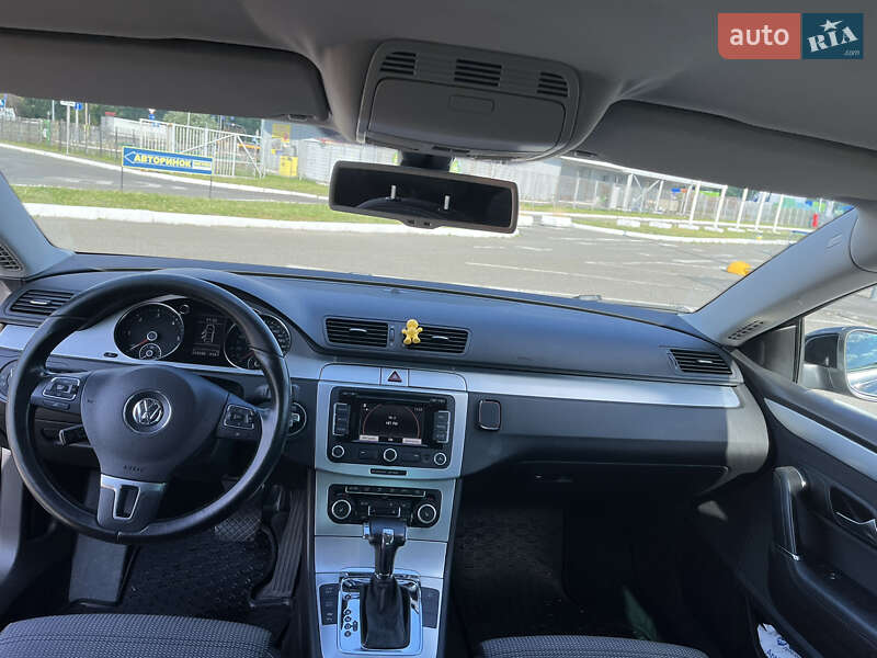 Седан Volkswagen Passat 2010 в Києві