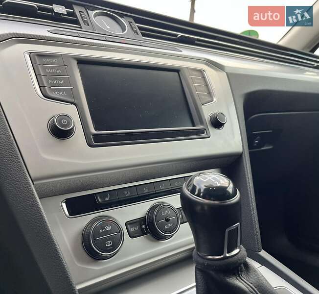 Универсал Volkswagen Passat 2016 в Золочеве фото 44 Универсал Volkswagen Passat 2016 в Золочеве