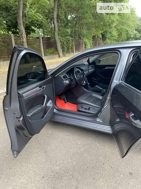 Седан Volkswagen Passat 2015 в Миколаєві