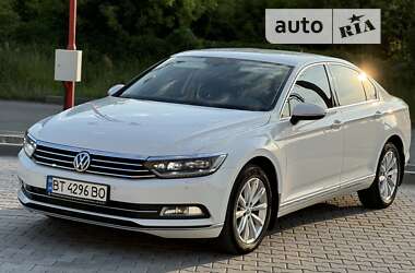 Седан Volkswagen Passat 2015 в Виннице