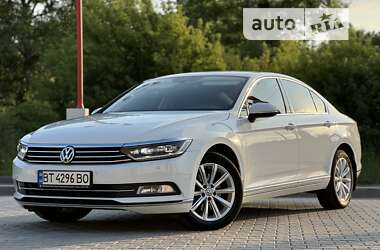 Седан Volkswagen Passat 2015 в Виннице